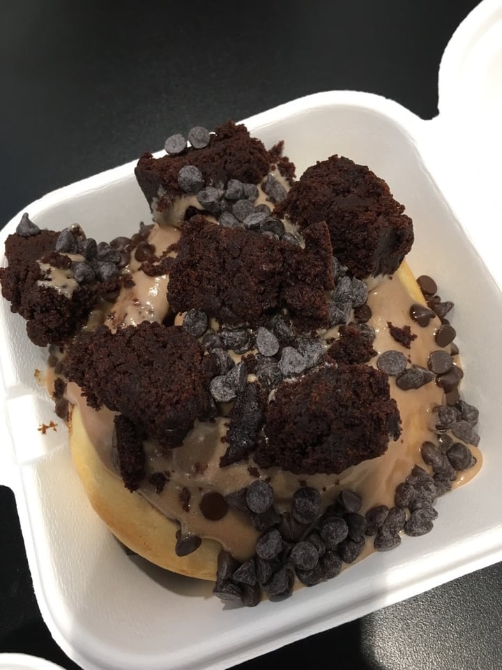 photo of Cinnaholic Build Your Own Cinnamon Roll shared by @veganlita on  02 Jan 2020 - review