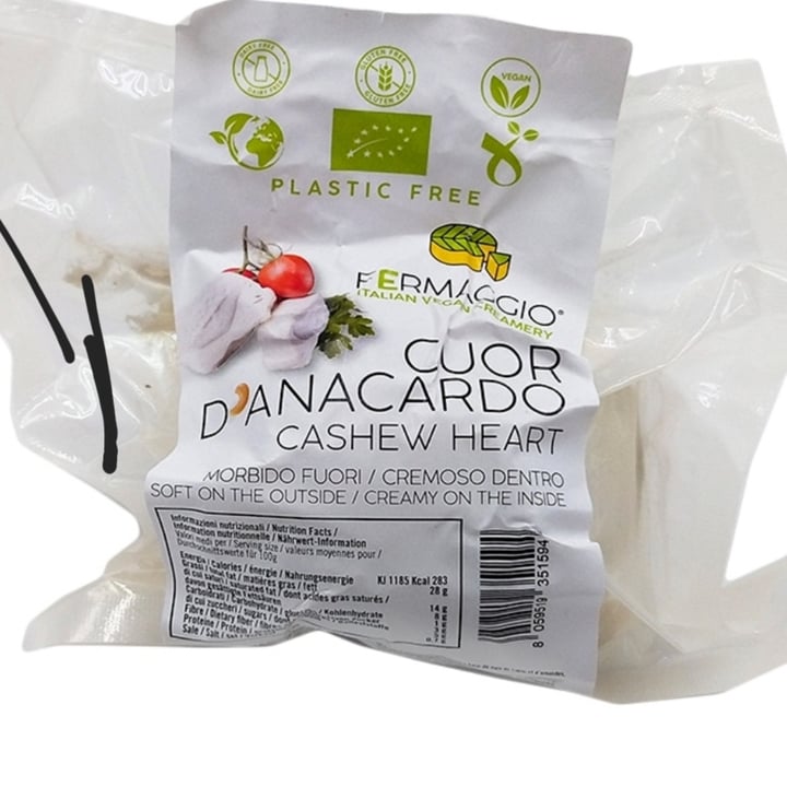 review photo of Fermaggio fior di anacardi shared by @maryvegandpassions on 21 Jul 2022 - review