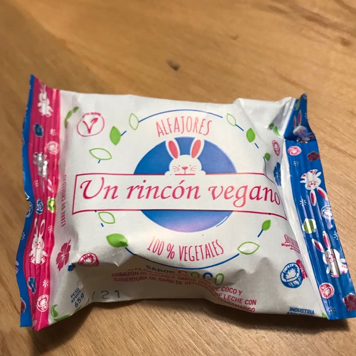 photo of Un Rincón Vegano Alfajor de Coco shared by @ailinvasicek on  12 Jun 2021 - review