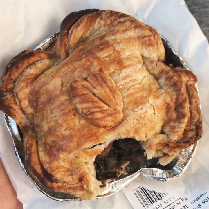 photo of Peregrine Farm Stall Chickless Mushroom Pie shared by @josiemb on  13 Jul 2020 - review