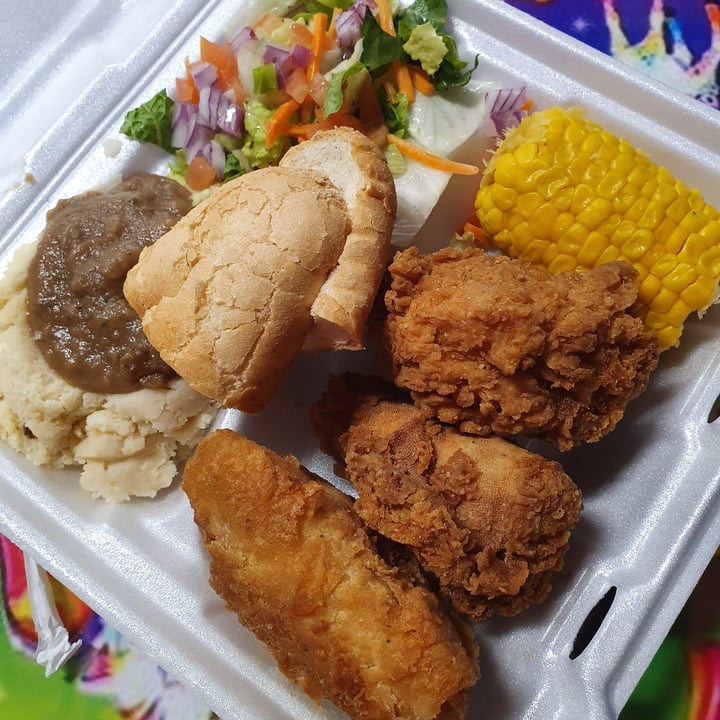 photo of Doomie's Home Cookin' 3 Piece Fried Chicken Dinner shared by @paniwilson on  20 May 2022 - review