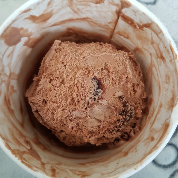 photo of Oatly Chocolate Fudge shared by @suzanarmiler on  13 May 2022 - review