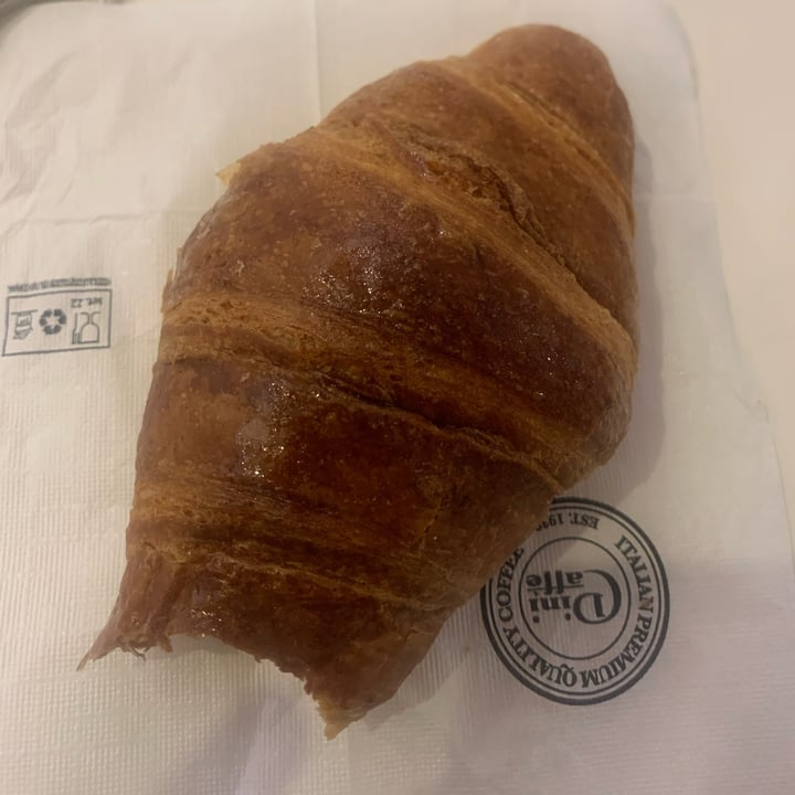 photo of Bar Pasticceria Marcello Brioche Vegan Vuota shared by @martachatnoir92 on  18 Oct 2022 - review