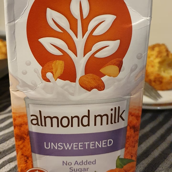 photo of Vitasoy Almond Milk Unsweetened shared by @vanenaweb on  20 May 2022 - review