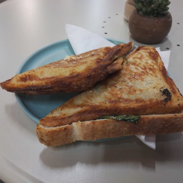 photo of UNION KIOSK Roast Veg Chicken Spinach and Yay Feta Jaffle shared by @veganadam on  09 Feb 2022 - review