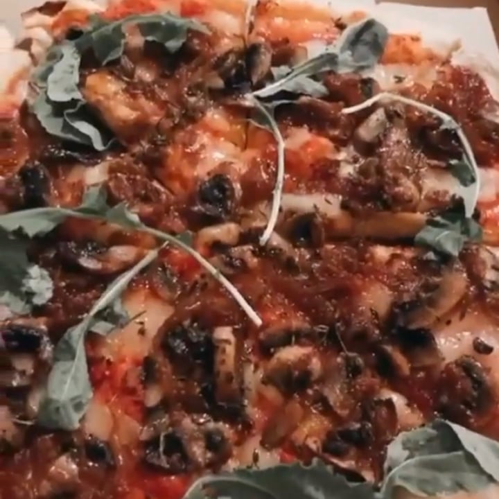 photo of Hudsons The Burger Joint (Green Point) The Fashionista Pizza shared by @shinnaivisser91 on  12 Aug 2021 - review
