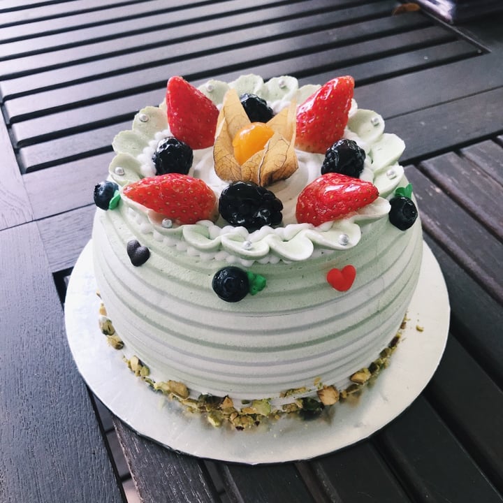 photo of M Bakery Pistachio Cake shared by @mariaubergine on  24 Dec 2020 - review