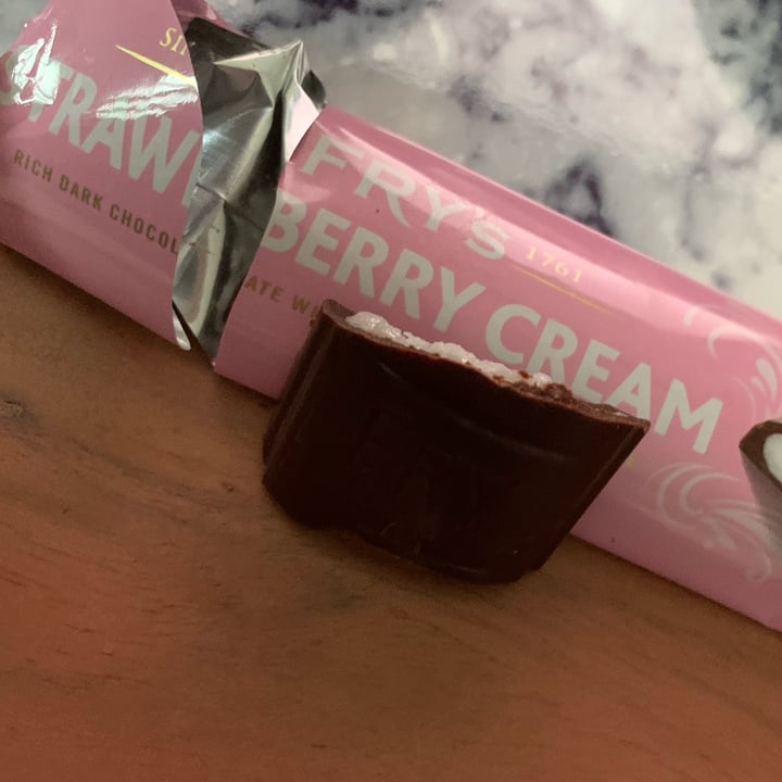 photo of Fry's Chocolate Strawberry Cream shared by @cuttingoutthecoo on  26 Oct 2021 - review