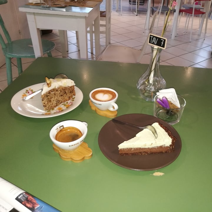 photo of Zucchero a Velò Pistachio Cake shared by @veglife95 on  29 Oct 2021 - review