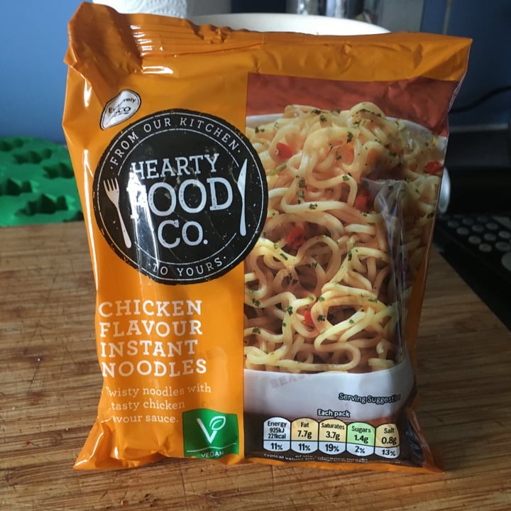 photo of  Hearty Food Co. Chicken Flavour Instant Noodles shared by @billyalmatteini on  29 Aug 2021 - review