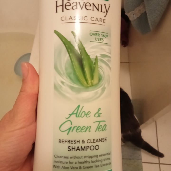 photo of Oh So Heavenly Aloe & Green Tea Refresh & Cleanse Shampoo shared by @sandraclara on  05 Mar 2022 - review