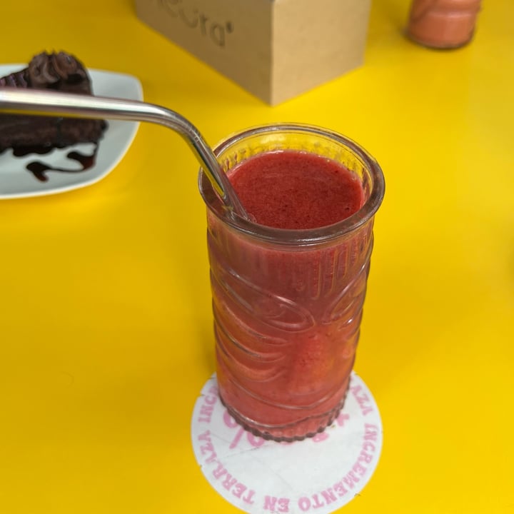 photo of New Freedom Cakes Café Smoothie Mad Berries shared by @lopasil on  22 May 2022 - review