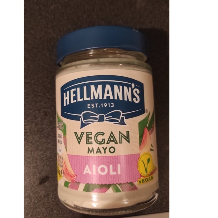 photo of Hellmann’s Mayo garlic shared by @sumarhvonn on  15 Jan 2022 - review