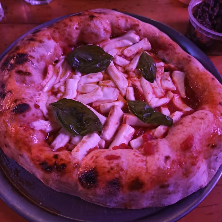 photo of Lado V Pizza Margarita shared by @agustinaaborsato on  11 Aug 2022 - review