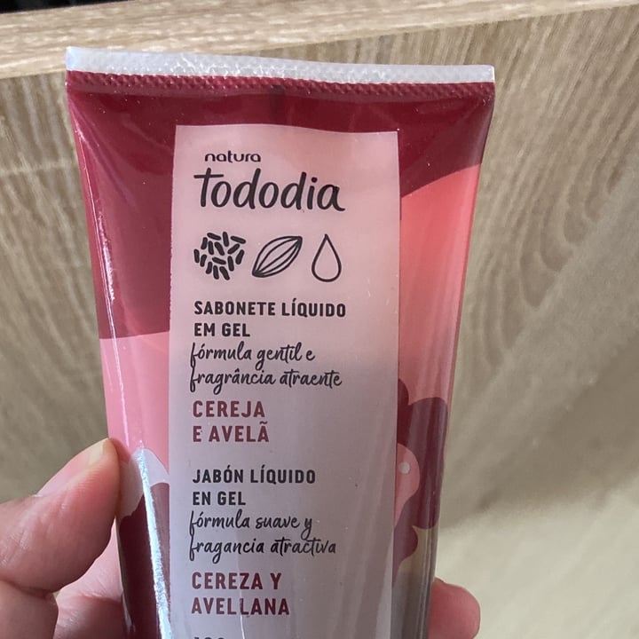 review photo of Natura sabonete liquido cereja e avela shared by @taliki on 16 Apr 2022 - review