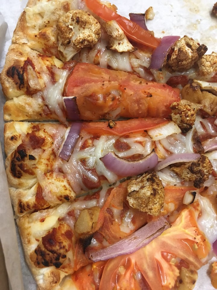 review photo of Red Tomato Pizza House Aloo gobi pizza (Vegan) shared by @setman85 on 16 Nov 2018 - review