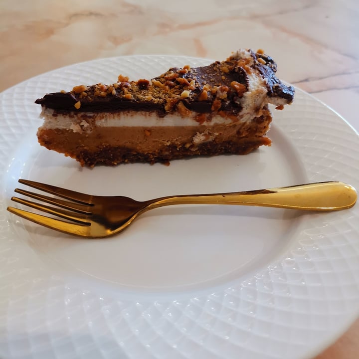 photo of Tea Temple Stress Free Vegetarian Cafe Snickers Cake shared by @lukasser on  15 Sep 2021 - review