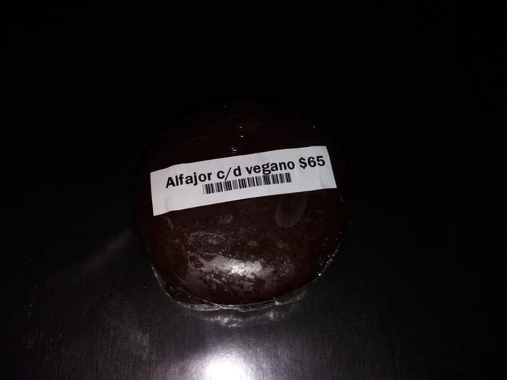 photo of Veggie Kingdom Alfajor de dulce de almendras shared by @marianela on  12 Nov 2019 - review
