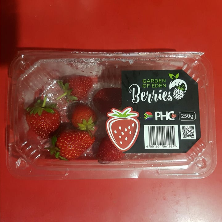 photo of Food Lover’s Market Strawberries shared by @greenbeang on  29 Jan 2021 - review