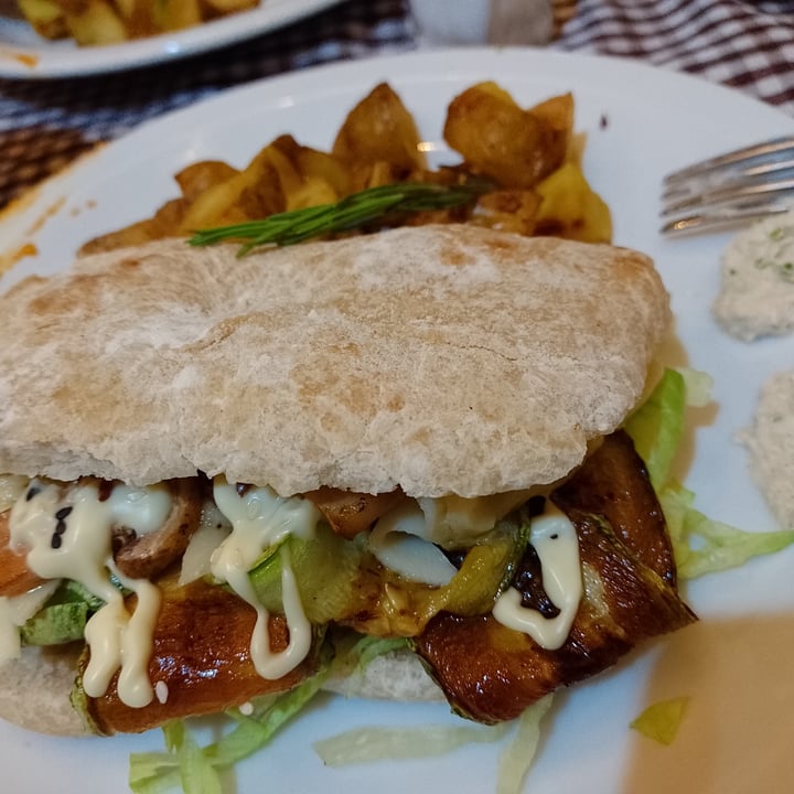 photo of El patio vegan Sándwich Vegan shared by @euge86 on  04 Dec 2021 - review