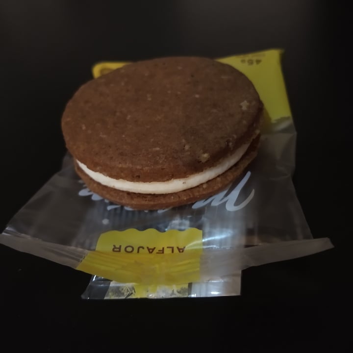 photo of Meltaím Alfajor de Limón shared by @daibonetto on  08 Jun 2021 - review