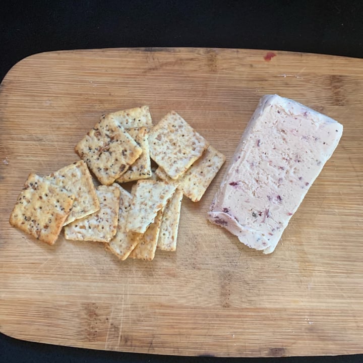 photo of Nuts For Cheese Cranberry And Pepper shared by @unejanie on  11 Aug 2022 - review