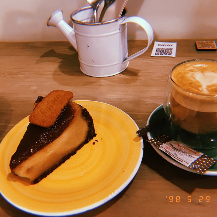 photo of Lilo Cafè lotus cheesecake shared by @lifesupportx on  13 Jun 2022 - review