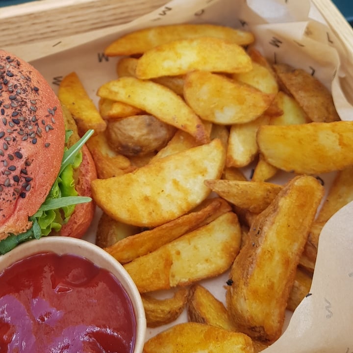 photo of Flower Burger Patate Savory shared by @giuliamarzorati on  25 Jun 2022 - review