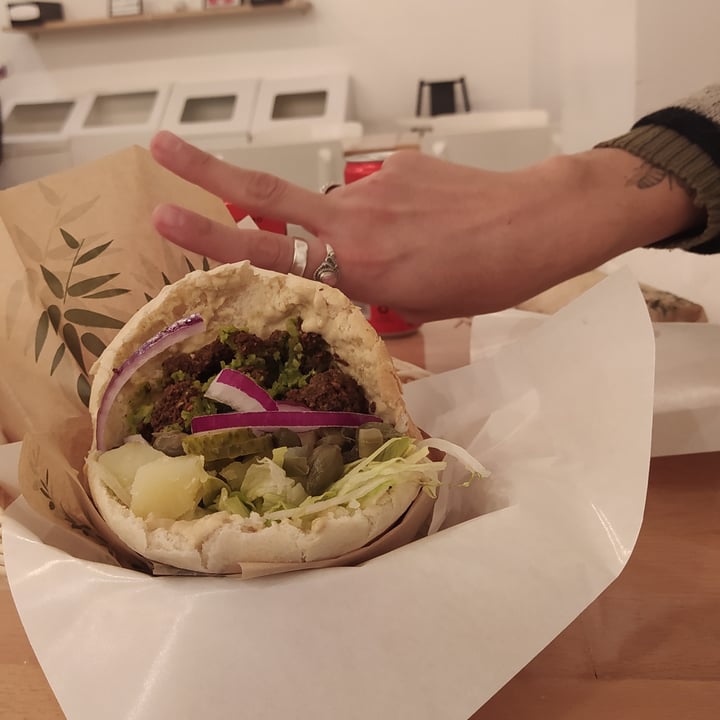 photo of NUN Taste of Middle East Panino vegan con falafel shared by @martatze on  24 Oct 2022 - review