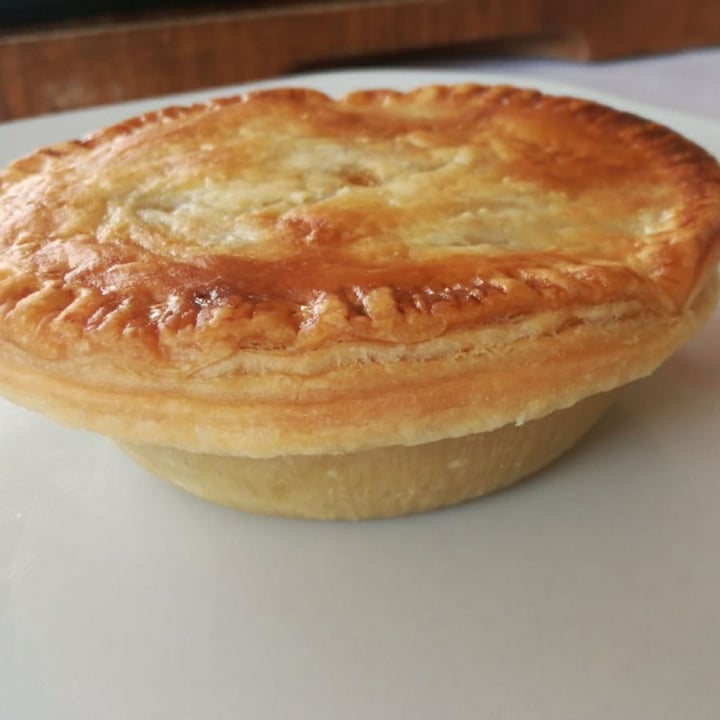 photo of Veggie Divine Foods Vegan "mutton" Curry Pies shared by @veggiedude666 on  13 Dec 2020 - review