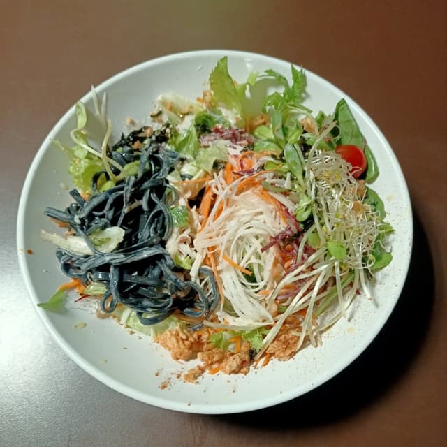 菜肴“Charcoal Noodle Salad”的照片