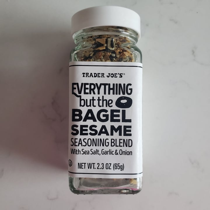 photo of Trader Joe's Everything But The Bagel Sesame Seasoning Blend shared by @jupiejup on  26 Jun 2021 - review