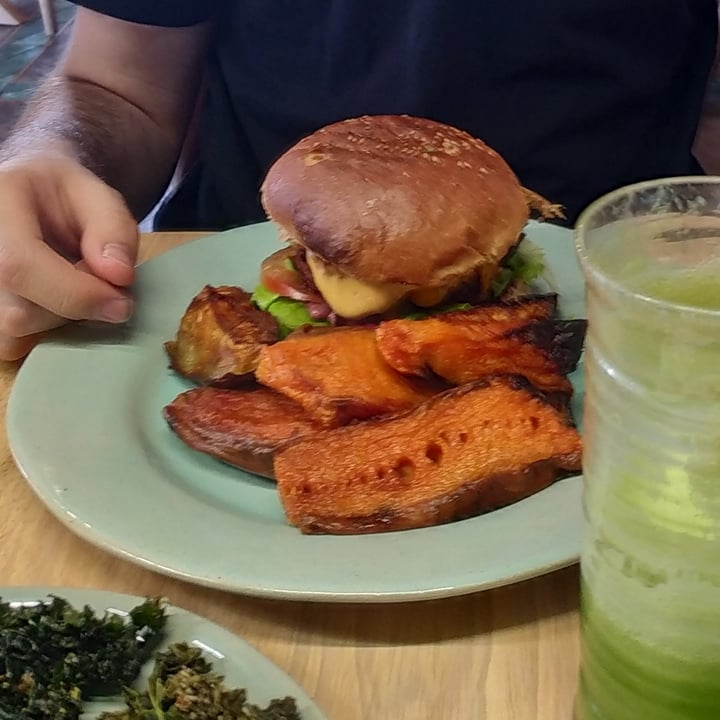 review photo of Lexi's Healthy Eatery The Big Beyond Meat shared by @tamaranne on 19 Oct 2020 - review