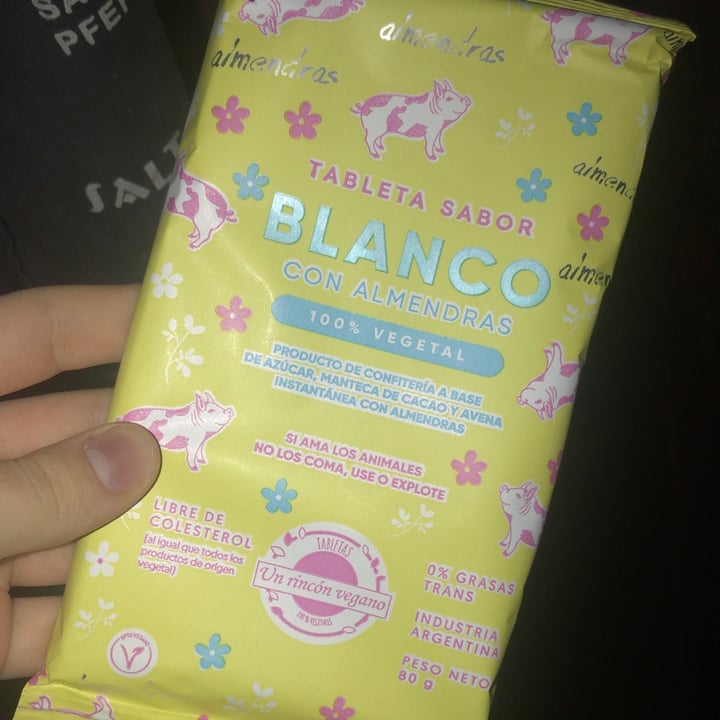 photo of Un Rincón Vegano Tableta sabor Blanco con Almendras shared by @catalinagoncalves on  09 Aug 2020 - review