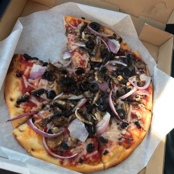 photo of Blaze Pizza Vegan Pizza shared by @greengoddess83 on  03 Dec 2021 - review