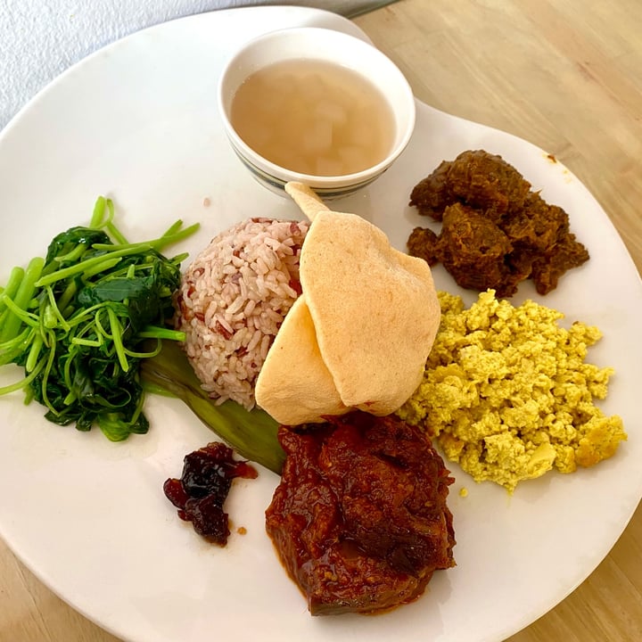 review photo of Loving Hut Banana Leaf Nasi Campur shared by @erialc on 08 Dec 2021 - review