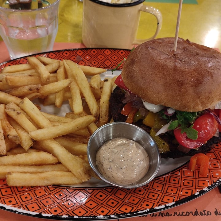 photo of Doppio Malto Burger Veg Con Patatine shared by @icecreamsurvive on  24 Aug 2022 - review