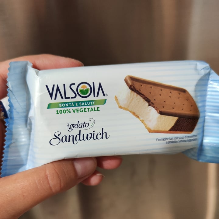 review photo of Valsoia Il Gelato Sandwich shared by @giotz on 18 Sep 2022 - review