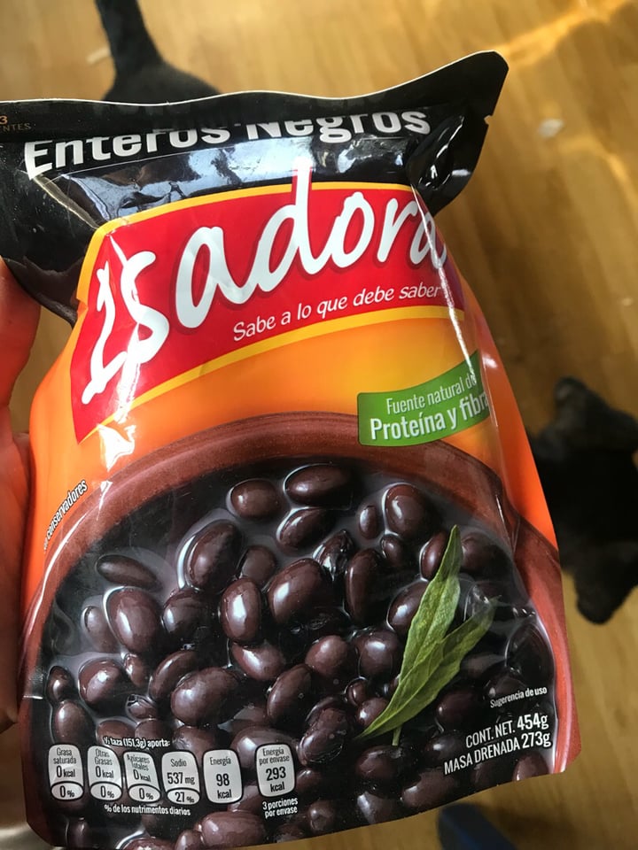 photo of Isadora Frijoles enteros negros shared by @calci-fer on  28 May 2020 - review