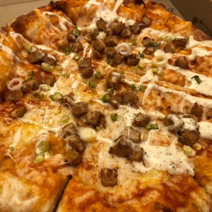 photo of Toppers Pizza Vegan Buffalo Chicken-less Topper shared by @katiewink on  27 May 2021 - review