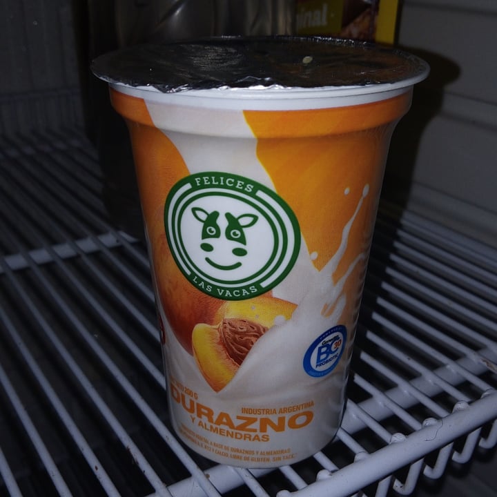 review photo of Felices Las Vacas Yogurt de Durazno y Almendras shared by @emmilanesa on 07 Feb 2022 - review