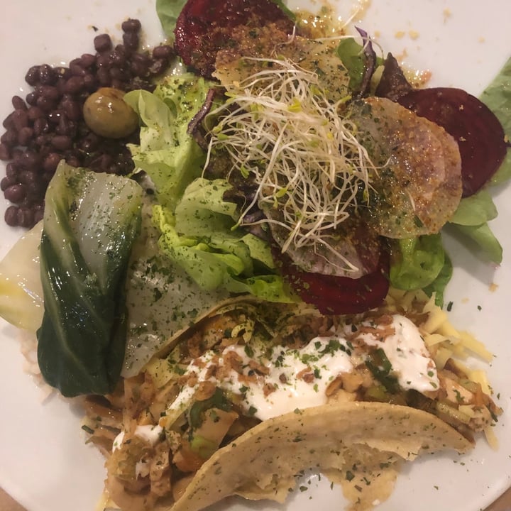 photo of INTEGRAL Plato macrobiótico con taco sin gluten shared by @neil on  13 Mar 2021 - review