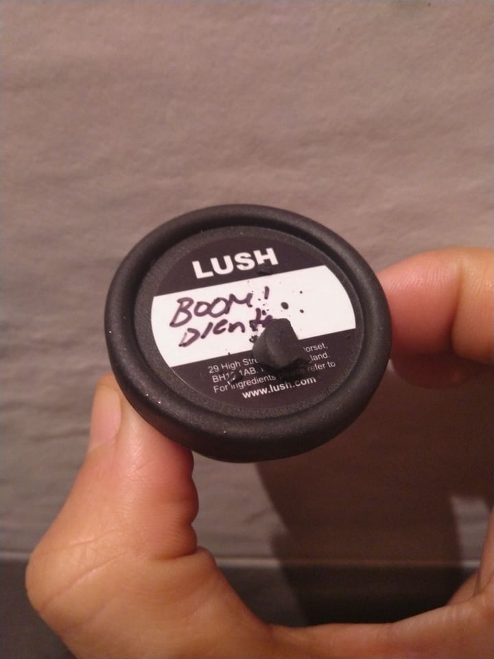 photo of LUSH Fresh Handmade Cosmetics Boom! Toothy Tabs shared by @amebasinvasoras on  23 Jan 2020 - review