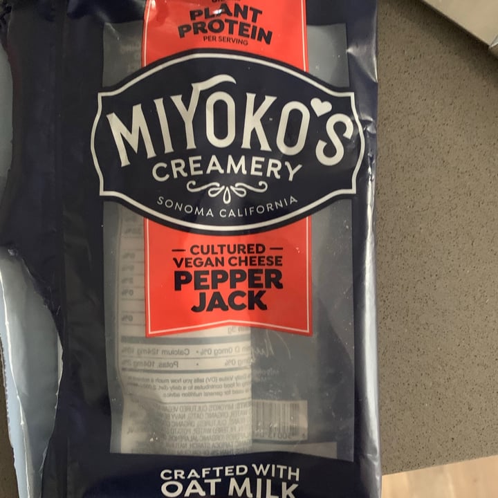 photo of Miyoko's Creamery Cultured Vegan Pepper Jack Shreds shared by @brimo3 on  20 May 2021 - review