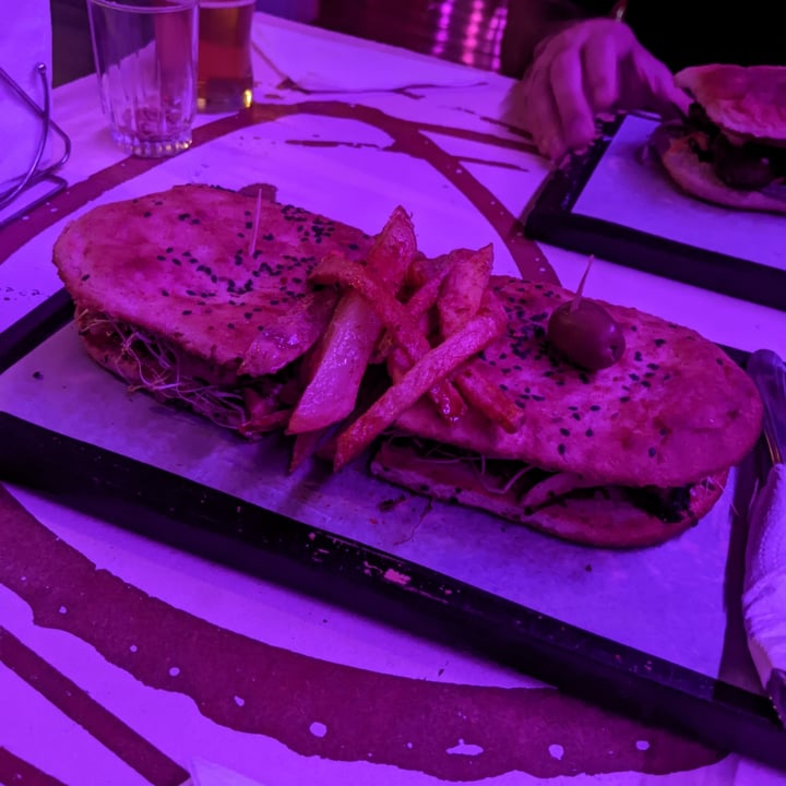 photo of APOLO Bar Multiespacio Sandwich mechadito de girgolas shared by @cardolina on  28 Oct 2022 - review