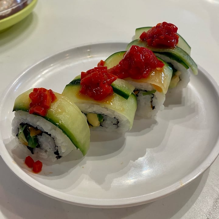 photo of Yo! Sushi - Newcastle Green Dragon Roll shared by @meganthevegetable on  04 Jul 2022 - review