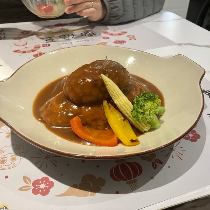 photo of 撒福豆無麩質蔬食餐廳 Vegetable hamburger steak curry 漢堡排蔬咖哩 shared by @froggie5 on  14 Dec 2020 - review