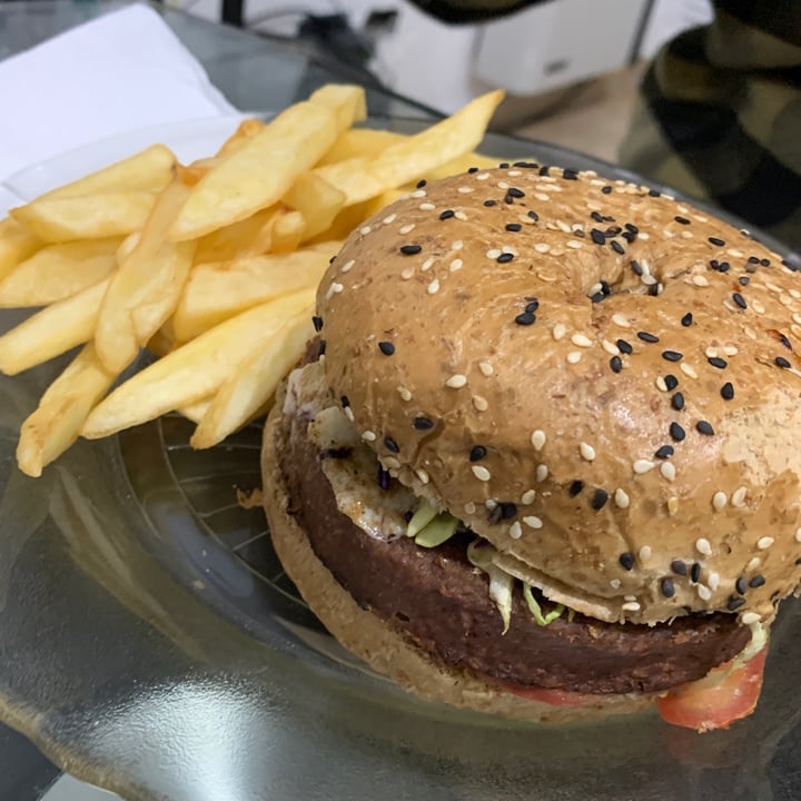 photo of Cervelar Ramos Mejía Not Cerve Hamburguesa Vegana shared by @lauravegana1991 on  21 Jul 2021 - review