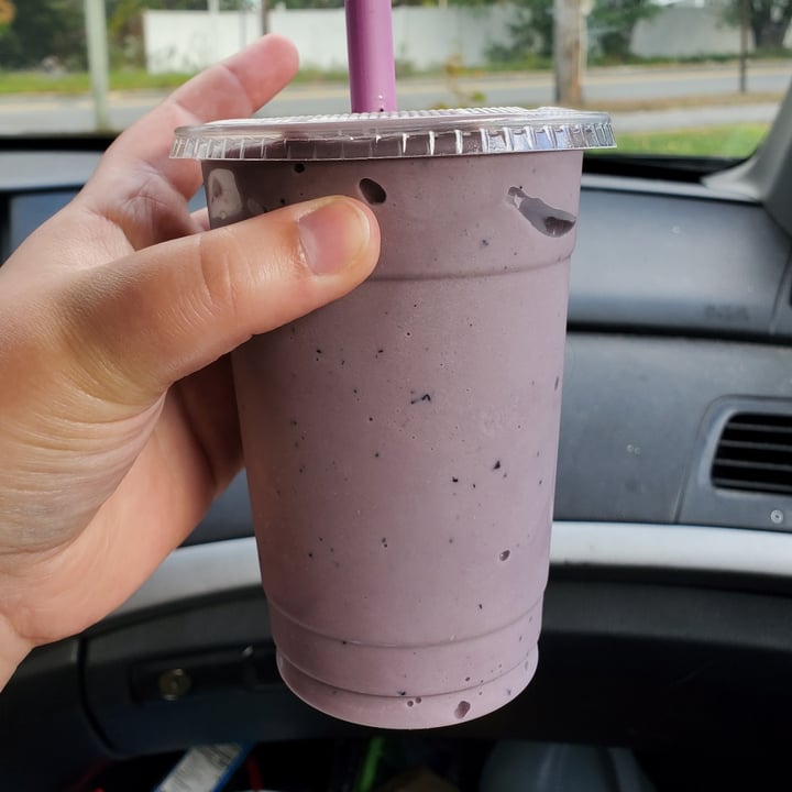 photo of Curbside Comforts Wild Maine Blueberry Shake shared by @bocca on  19 Oct 2022 - review