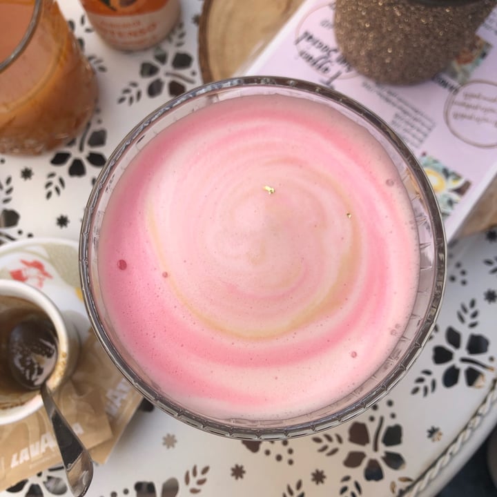 photo of Sweet bakery cappuccino rosa di soia shared by @dariadanilowska on  15 Jun 2022 - review